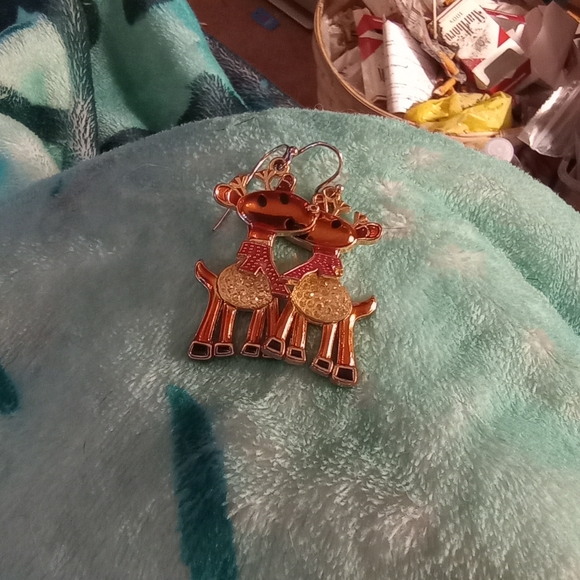 Cute little reindeer earrings - Picture 4 of 4